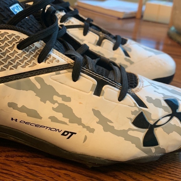 UNDER Armour white and black Deception cleats - Picture 11 of 11